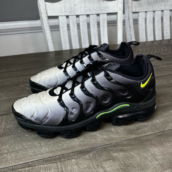 Nike Air Vapormax Plus Black Volt Sz 10.5